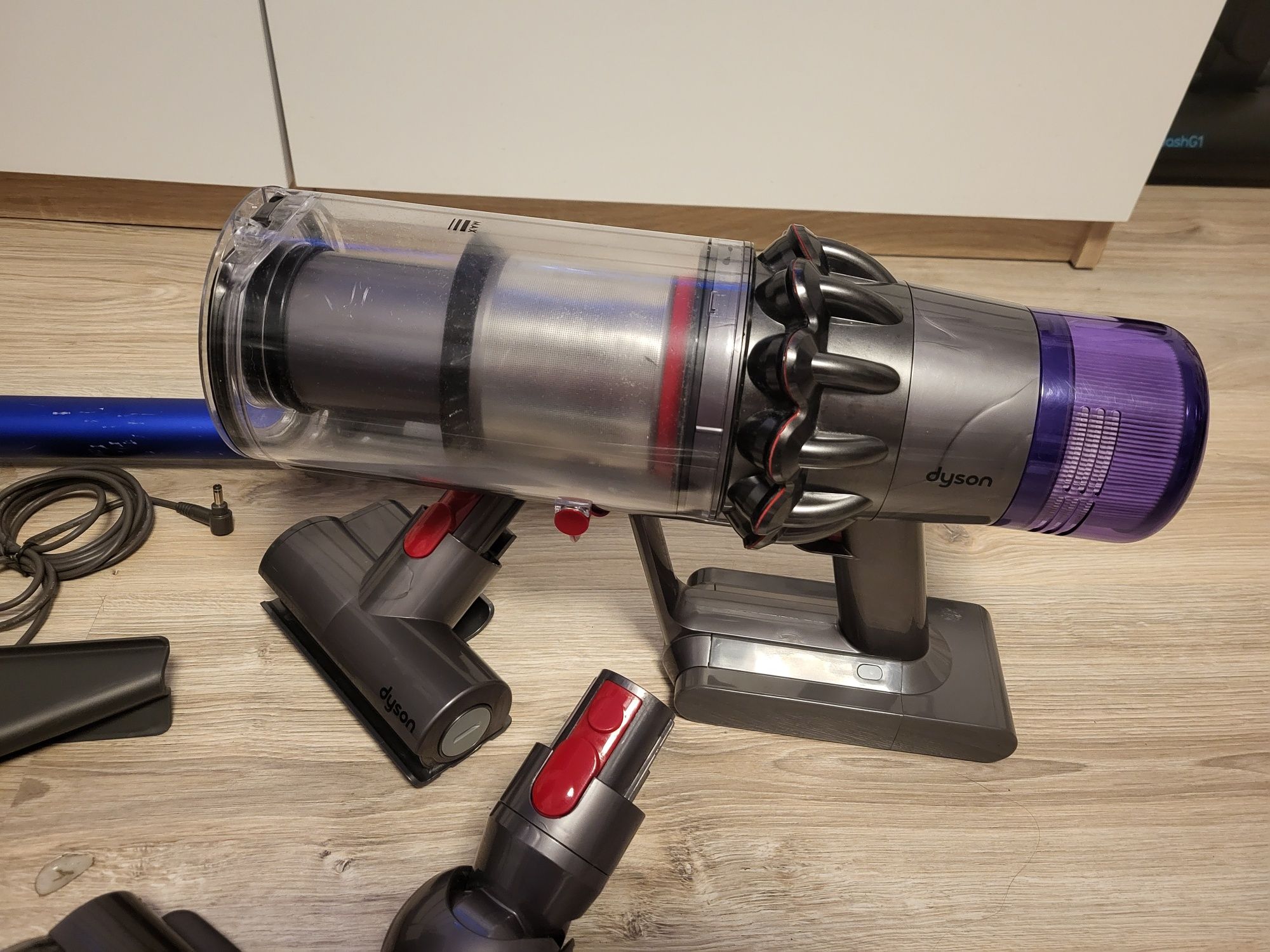 Odkurzacz Dyson V11 absolute bezprzewodowy pionowy ładny
