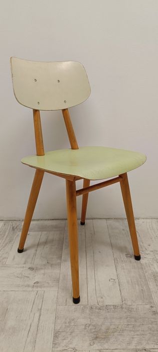 stół kuchenny vintage z krzesłami do jadalni  Czechosłowacja lata 60te