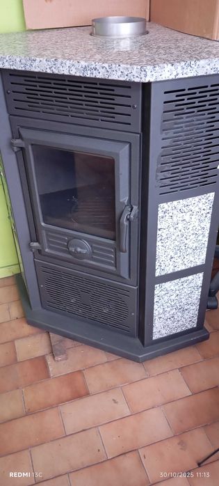 Salamandra a lenha marca Solzaima ventilada