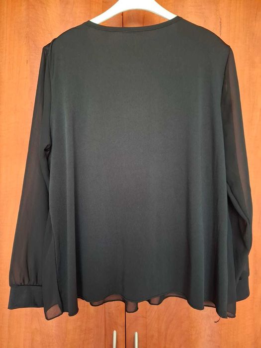 Czarna bluzka z szyfonowymi rękawami