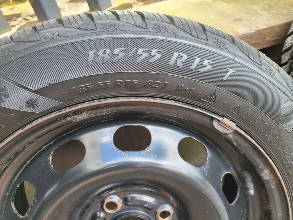 Opony zimowe, felgi stalowe Ford Fiesta MK7 185/55 R15