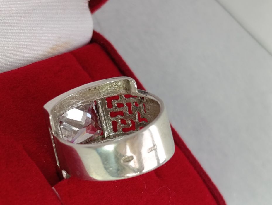 Серебряний кольцо-перстень