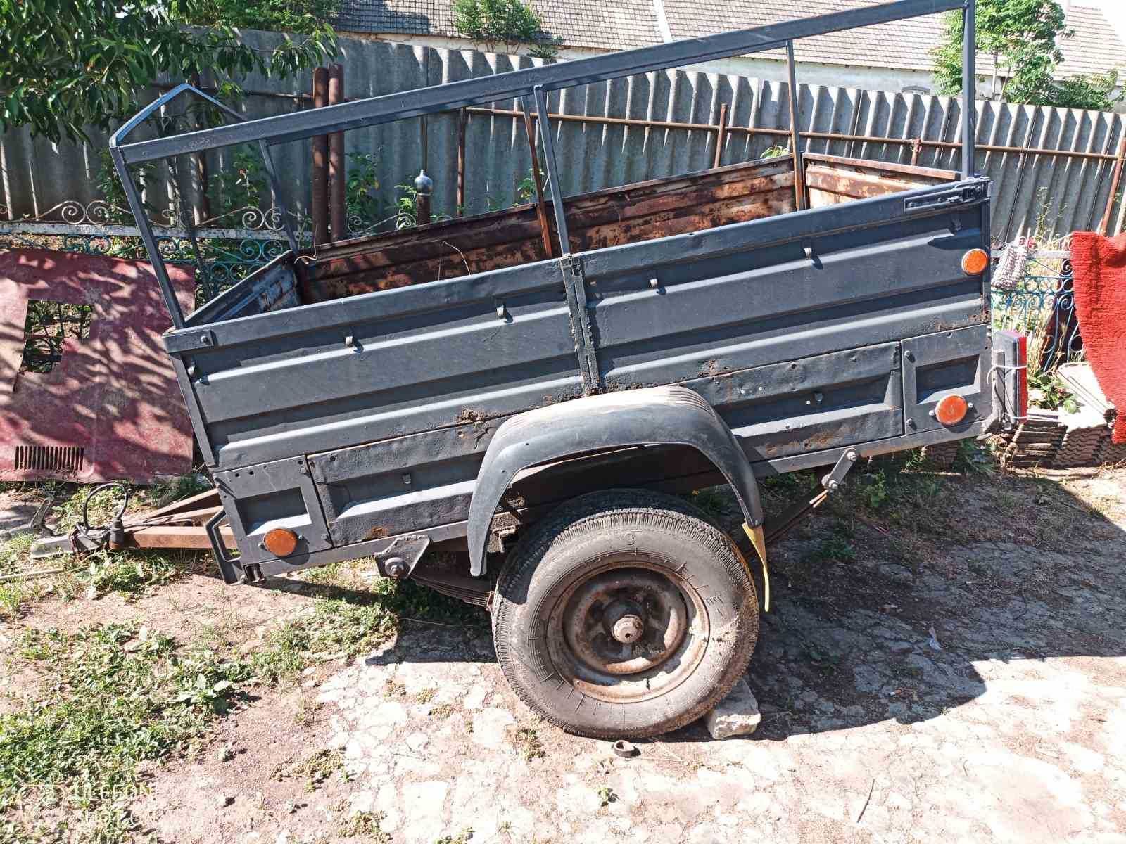 Продам прицеп.На ходу, страховка есть.