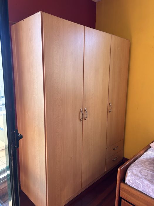 Roupeiro em bom estado