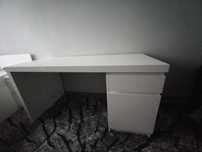 Białe biurko MALM ikea