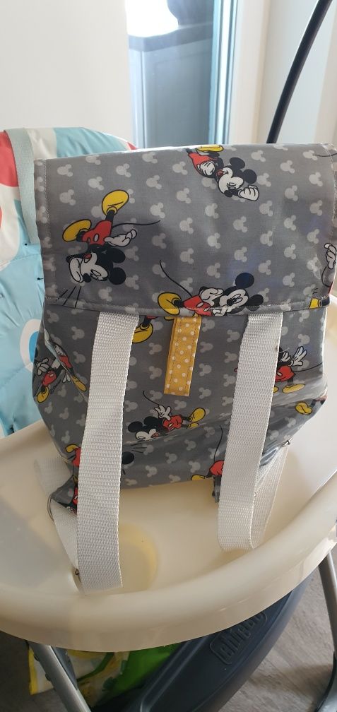 Mochila Mickey plastificada e forrada, NOVA