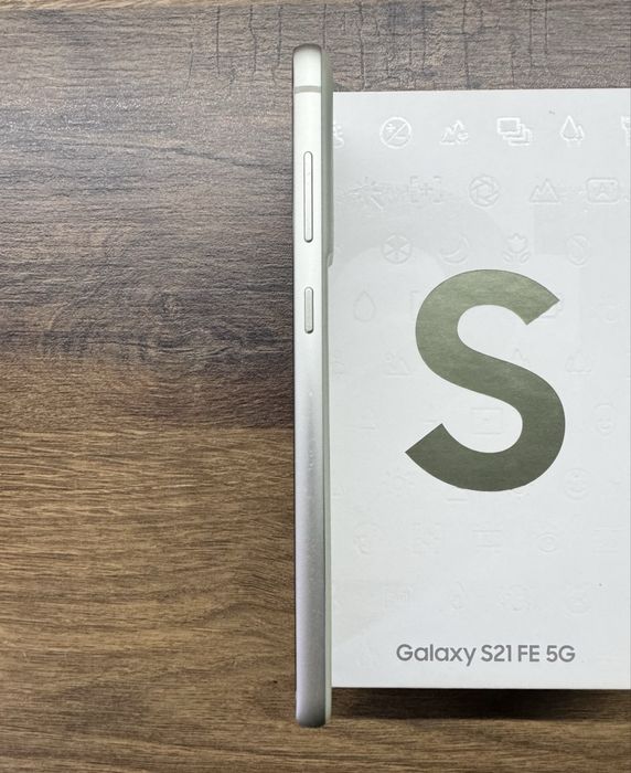 Samsung Galaxy S21 FE 5G 8/256gb смартфон супер состояние