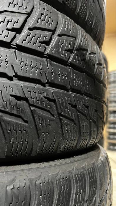 Комплект зимової гуми 235/50/19 Nokian