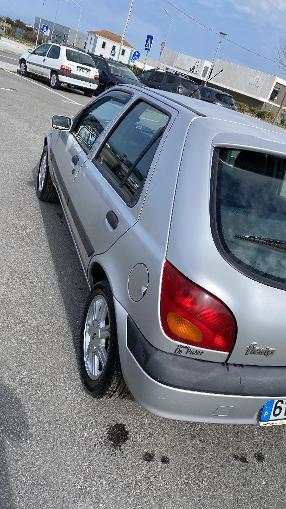Ford fiesta 2000