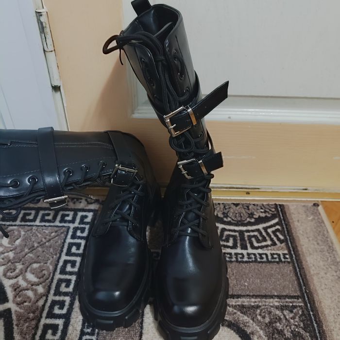 Продам высокие ботинки в идиале