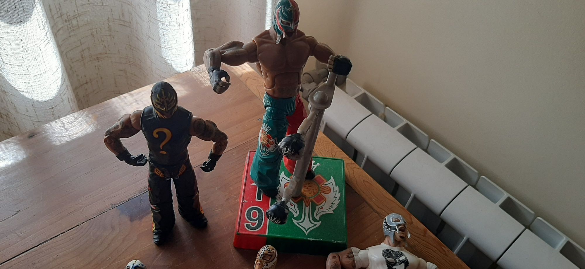 4 figuras bonecos Wwe-wrestling Rey misterio