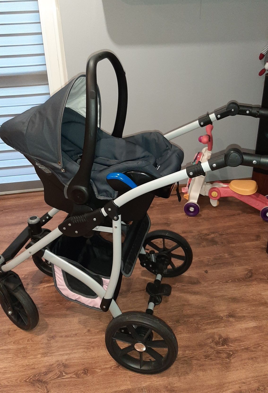 Wózek 4w1 BabyLux Largo ALU + baza isofix