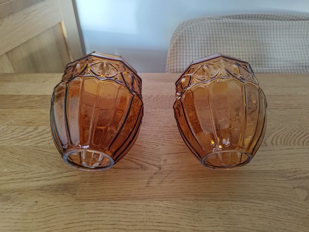 Dwa klosze szklane PRL bursztynowe vintage
