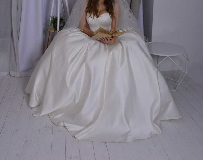 Весільна сукня...