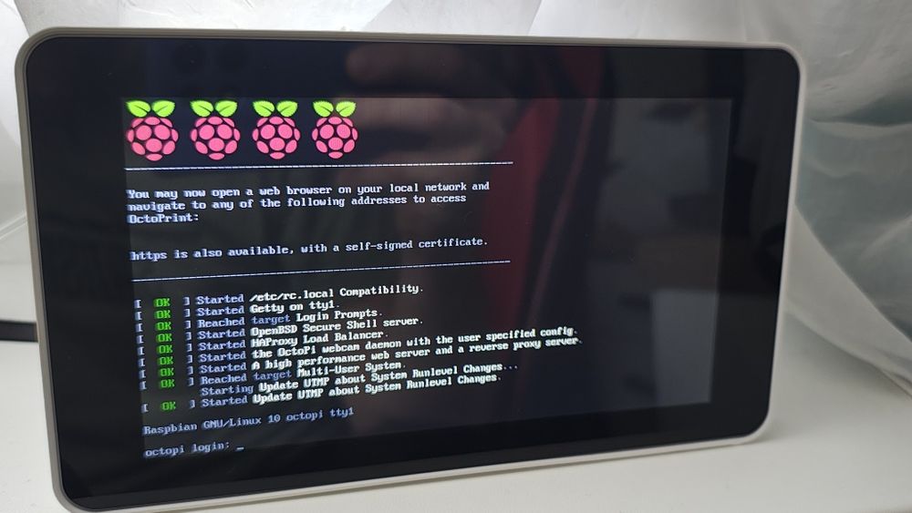 Raspberry Pi 3B+ plus Official Touch Display zasilacz i obudowy