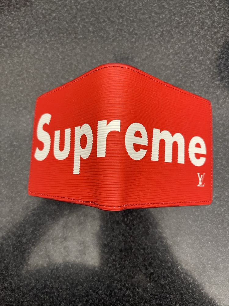 Carteira Supreme x Louis Vuitton Vermelha