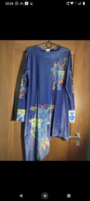 Welurowa sukienka Colorat kolekcja Wilde Time