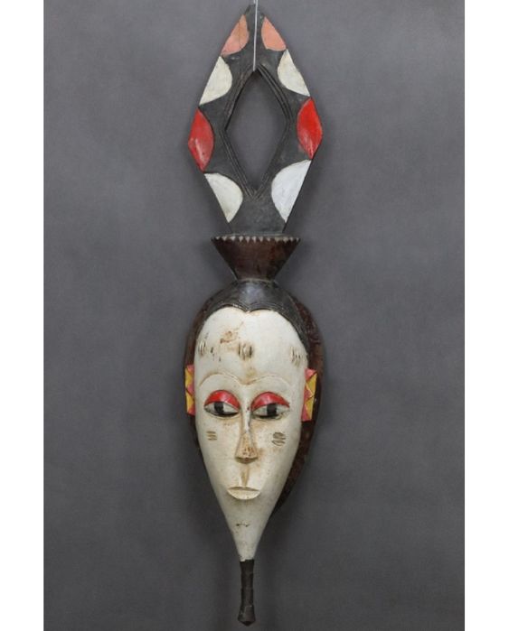 Twarz kobiety. Drewno. Guro. Wybrzeże Kości Słoniowej. XX wiek