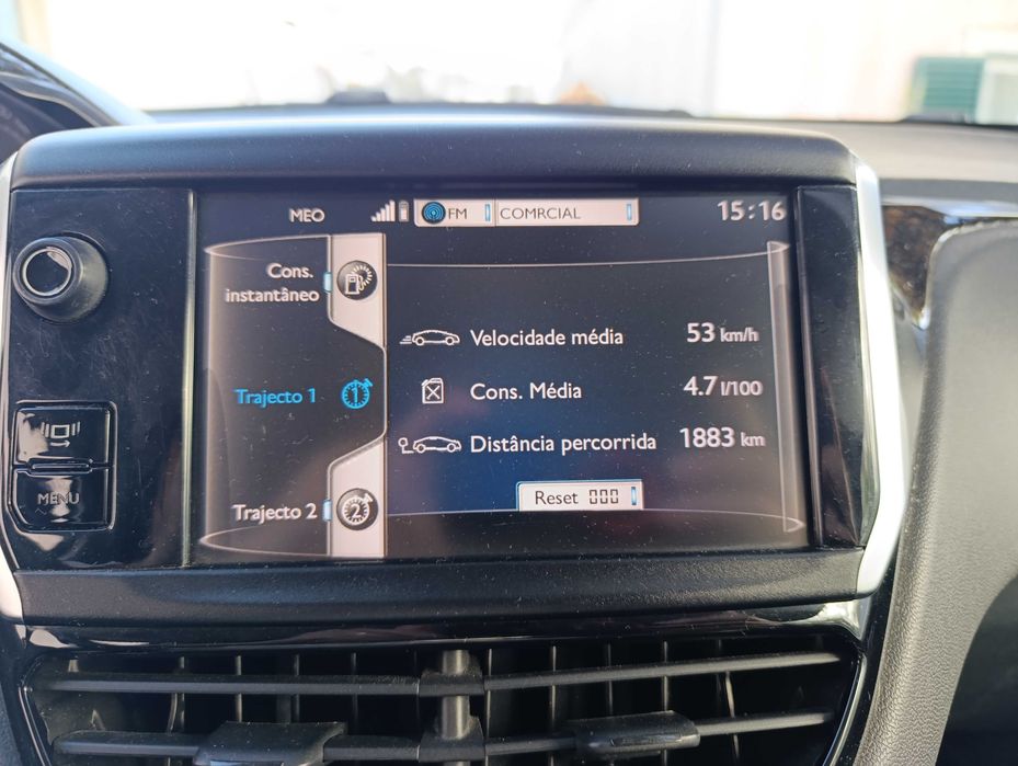 Peugeot 208 1.6 HDi (2012)