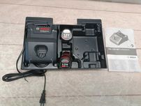 Bosch GBA 12V 3.0Аh акумулятори, 2шт + зарядний пристрій GAL 12V-40