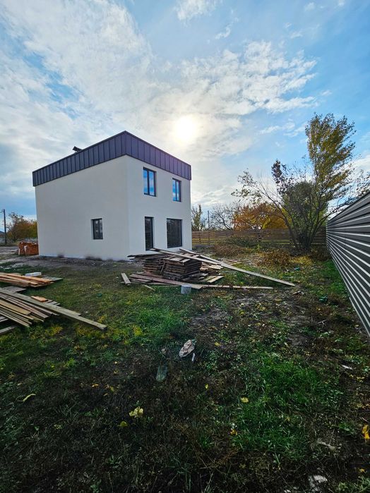 Продаж повноцінного будинку р-н Молокозаводу, ділянка 5 соток!