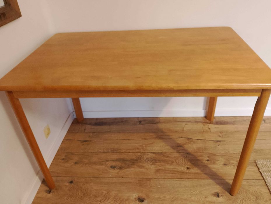 Stół i krzesła jak nowe