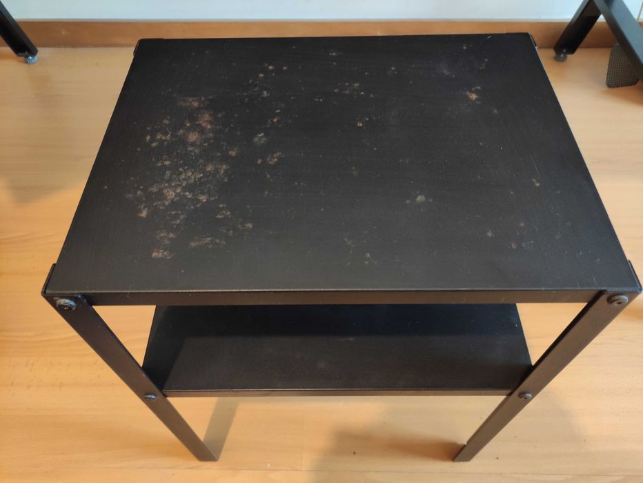 Mesa de apoio/cabeceira de aço