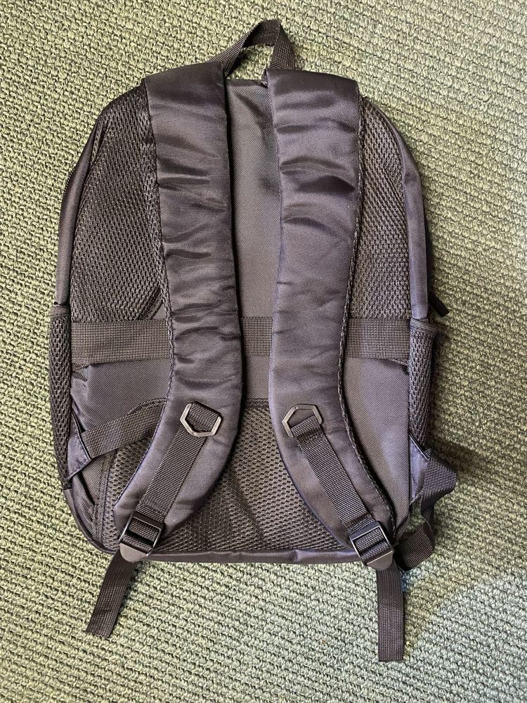Mochila preta nova
