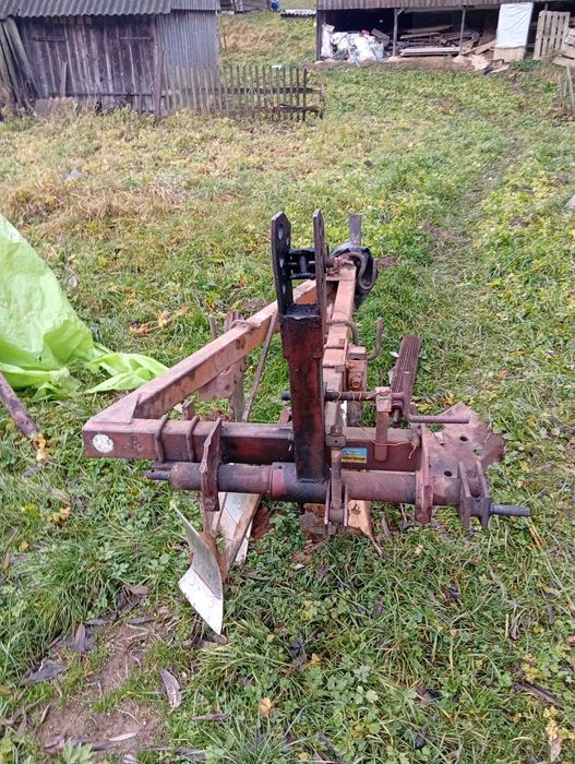 Продам тракторний плуг двокорпусний
