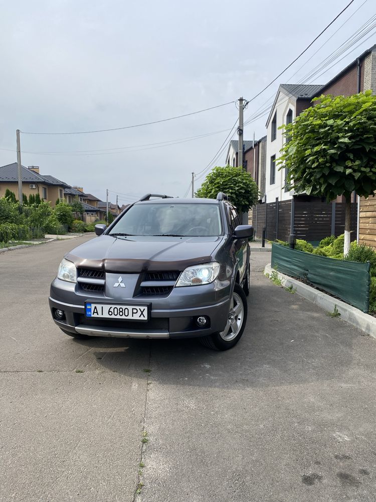 Продам Mitsubishi Outlander 2.4 AT