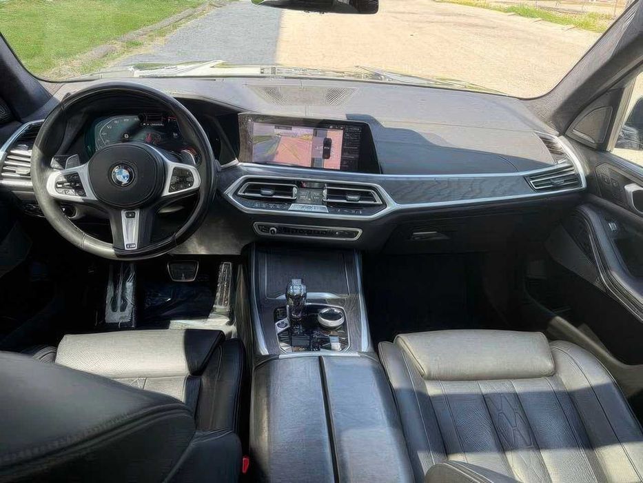 BMW X7 M50i      2020