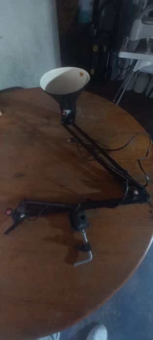 Impressora e candeeiro de mesa articulavel