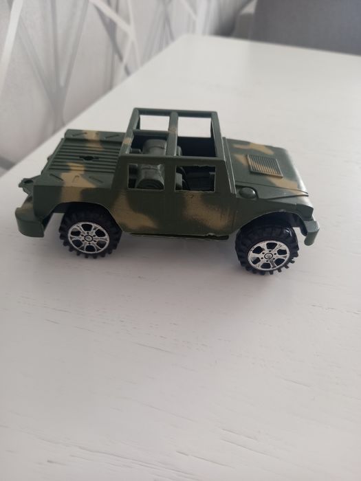 Военная машинка пластиковая