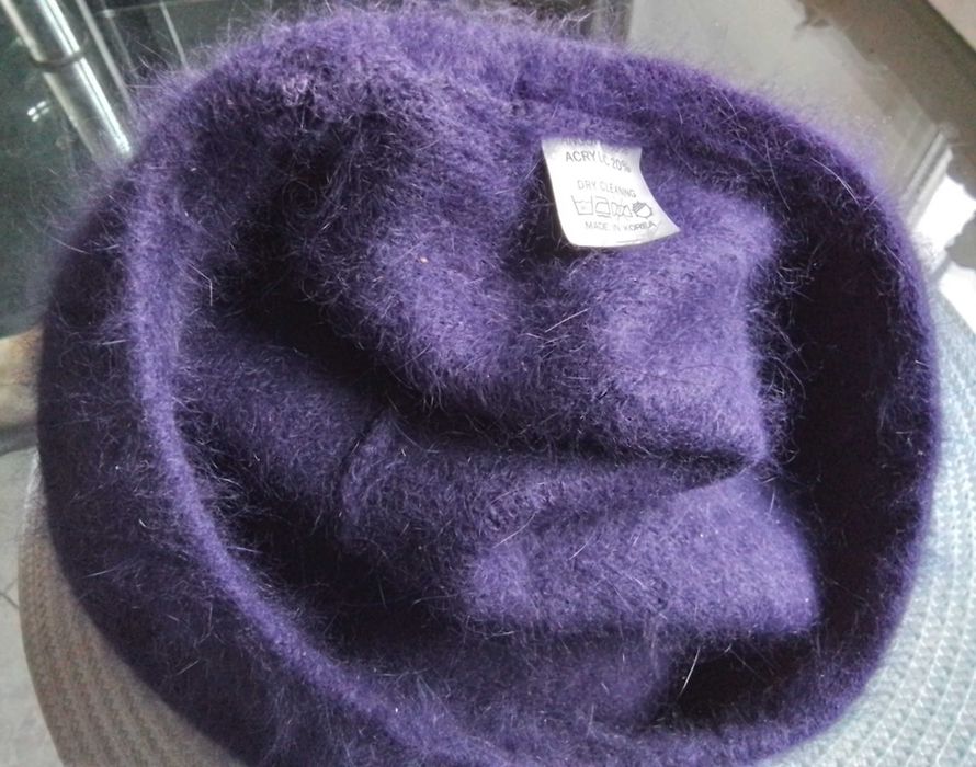 Женский берет из ангоры.