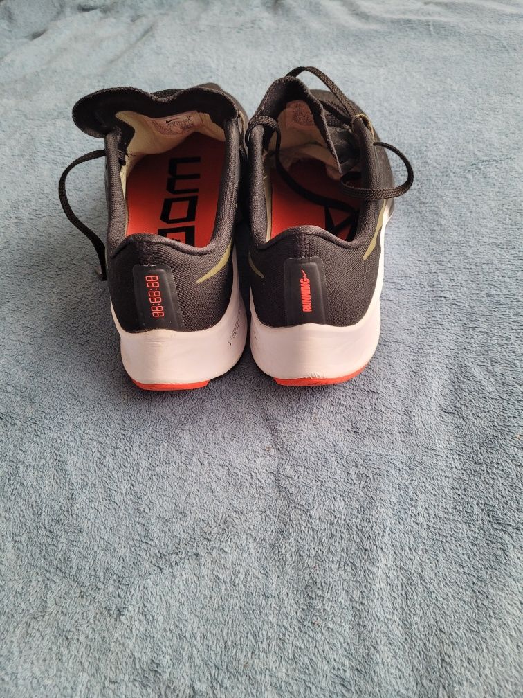 Sprzedam buty nike.