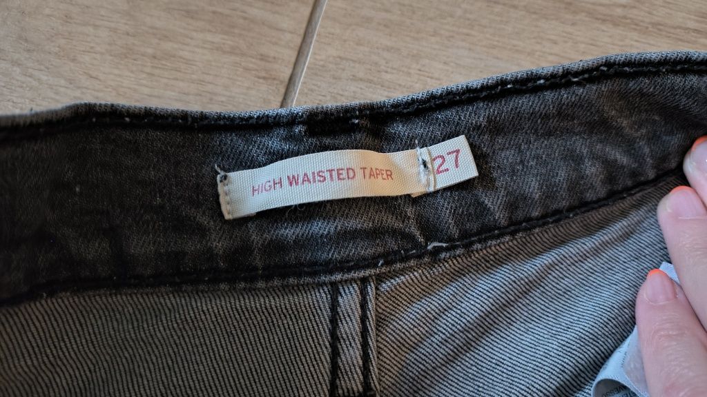 Jeansy mom fit Levi's High Waisted Taper W27 L27 grafit