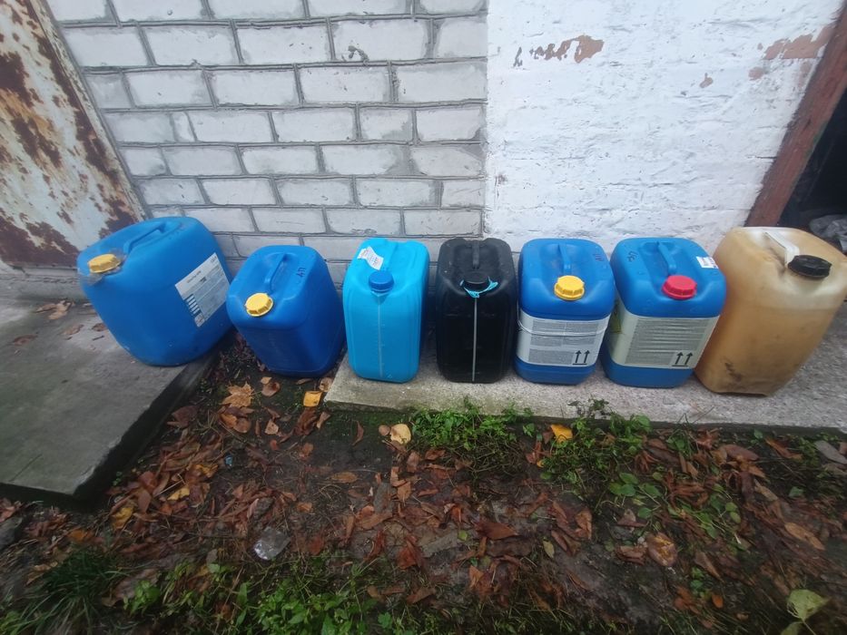 Продам пластикові каністри 20л. Б/у з під дизеля