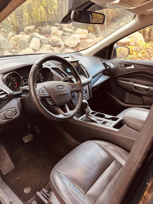 Ford Kuga 2017 • 4x4 • Benzyna • Automat • Czarne skóry