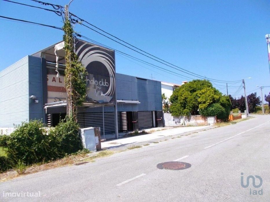 Loja / Estabelecimento Comercial em Aradas de 784,00 m2