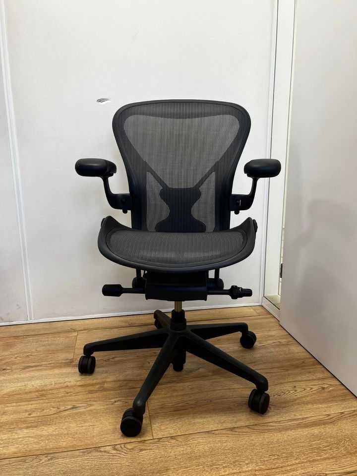 Opção completa Herman Miller Aeron remodelada com Posturefit