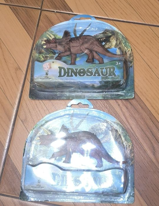 Динозавр игрушка