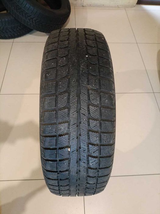 Распаровка 2-х шин б/у 225/65R17 102S Maxtrek Trek M7