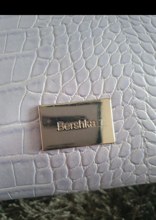 Torebka mała Bershka fiolet na łańcuszku
