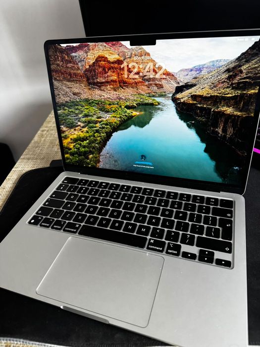 MacBook Air 13,6'' 2024  M3 8 GB 256GBB