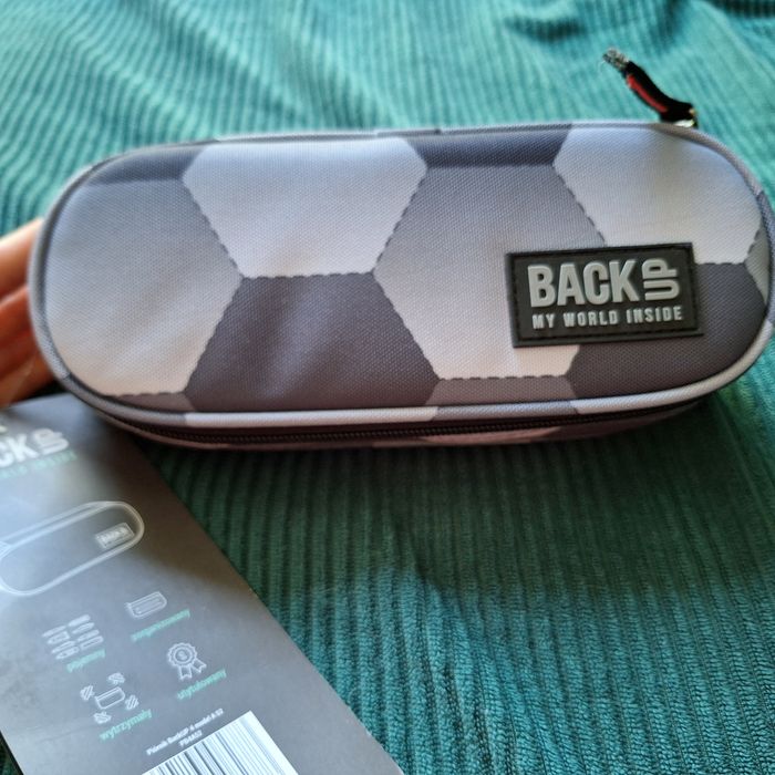 Pojemny piórnik szkolny