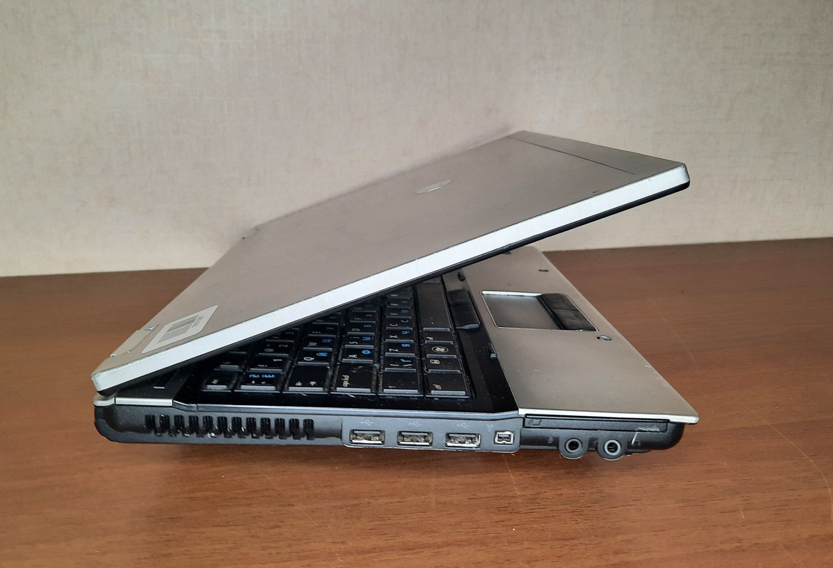 Ноутбук HP 8440p/ i5-520M/ 4 Gb/ SSD 128 GB/ Батарея Робоча