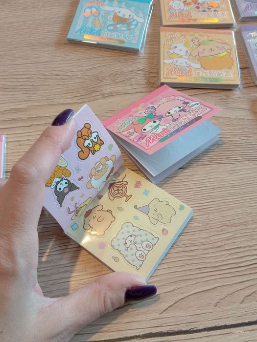 Książeczka naklejki sanrio