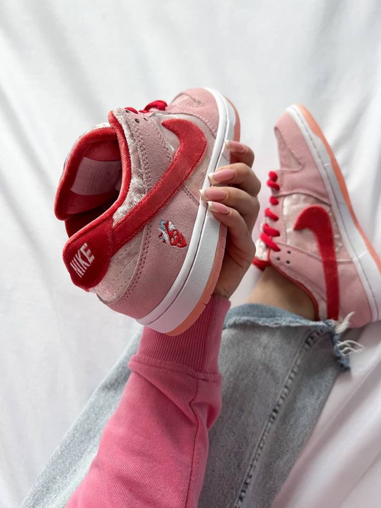 Жіночі кросівки StrangeLove X Nike SB Dunk Low Valentine's Day | найк