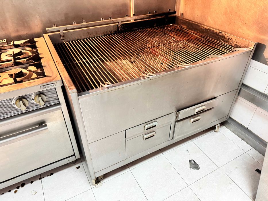 Grelha a carvão industrial + exaustor incluído