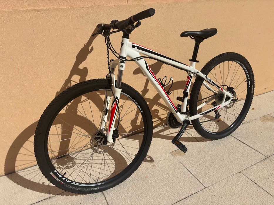 Bicicleta BTT Specialized Hardrock Sport 29'' - Tamanho M (17.5)